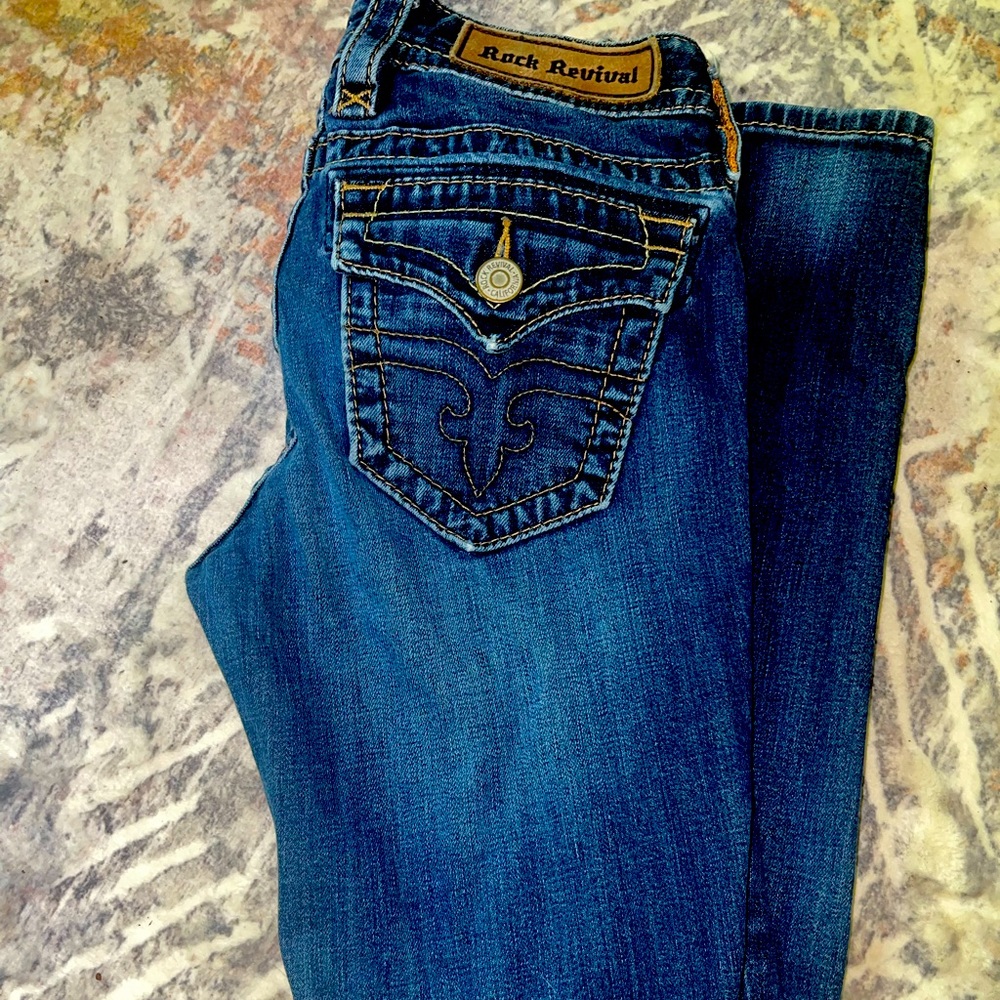 Rock revival jeans! 👖